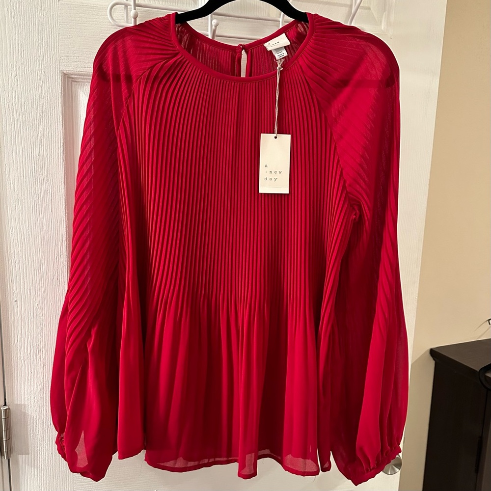 💋 Gorgeous Red Flowy Blouse with Cami - Picture 4 of 13